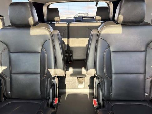 Used 2021 Chevrolet Traverse LT w/ LT Premium Package image 37