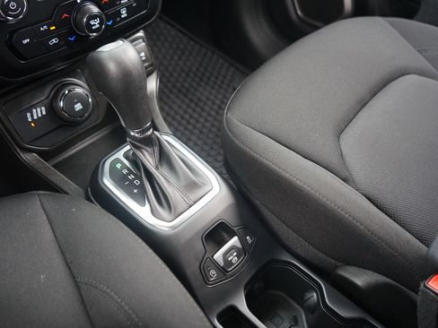 Used 2023 Jeep Renegade Latitude image 19