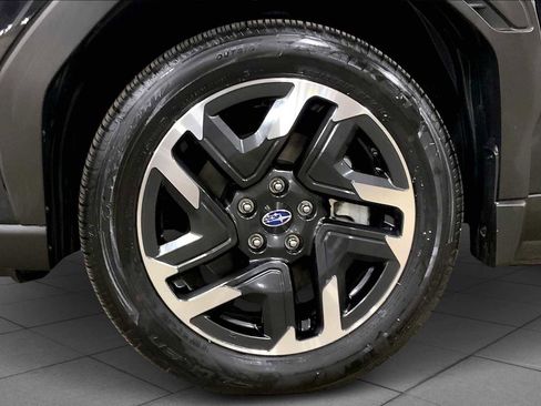 Certified 2025 Subaru Forester Limited image 10