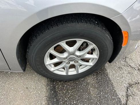 Used 2020 Chrysler Voyager Lxi image 33