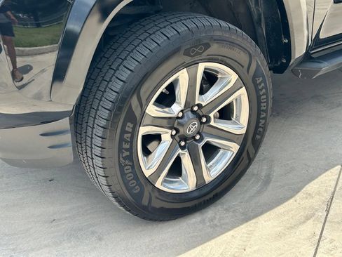 Used 2017 Toyota Tacoma Limited w/ Tow Package AWD/4WD image 9
