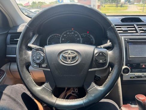 Used 2013 Toyota Camry XLE w/ Leather Pkg FWD image 4