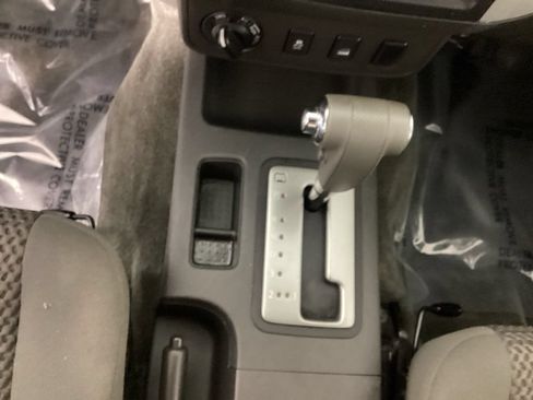 Used 2012 Nissan Frontier SV w/ SV Premium Utility Pkg AWD/4WD image 21