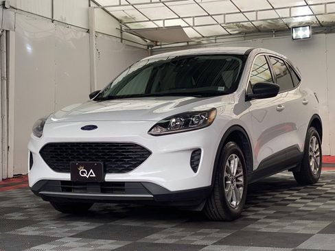 Used 2022 Ford Escape SE w/ Cold Weather Package AWD/4WD image 3