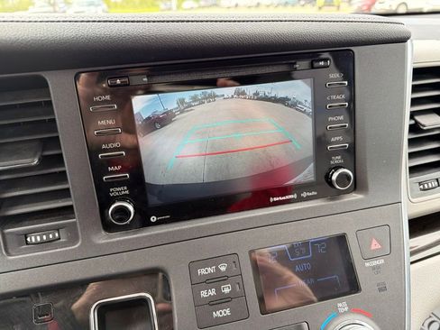 Used 2019 Toyota Sienna XLE w/ XLE Navigation Package FWD image 17