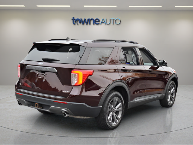 Used 2023 Ford Explorer XLT w/ Equipment Group 202A AWD/4WD image 4