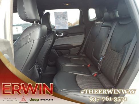 Certified 2024 Jeep Compass Latitude image 25