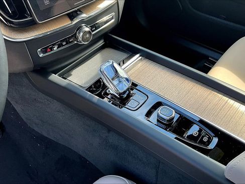 New 2026 Volvo XC60 B5 Plus w/ Protection Package Premier image 20