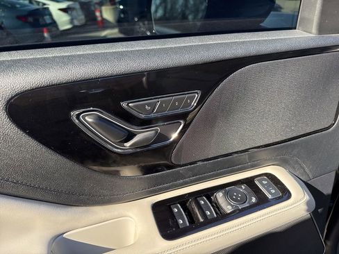 Used 2025 Lincoln Aviator AWD image 22