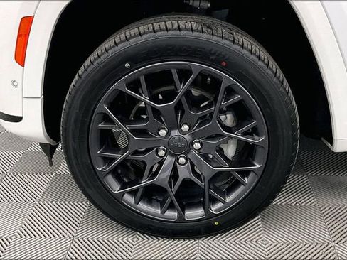 Used 2024 Jeep Grand Cherokee L Summit image 9
