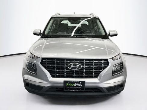 Used 2025 Hyundai Venue SEL FWD image 2
