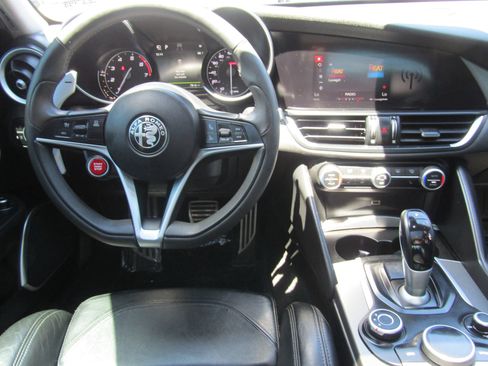 Used 2018 Alfa Romeo Giulia Ti Sport w/ Quick Order Package 22S Sport AWD/4WD image 20