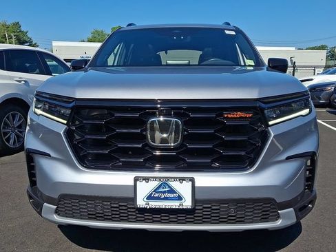 Certified 2023 Honda Pilot TrailSport image 2