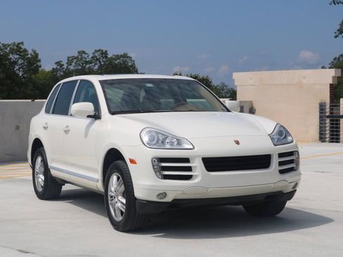 Used 2008 Porsche Cayenne AWD/4WD image 2