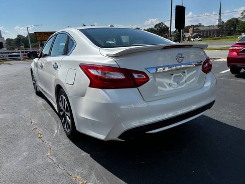 Used 2016 Nissan Altima 2.5 SL w/ 2.5 Technology w/LED Package FWD image 5