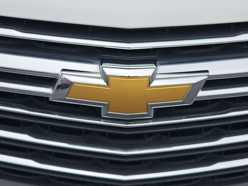 Used 2022 Chevrolet Traverse LT FWD image 30