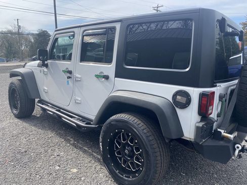 Used 2012 Jeep Wrangler Unlimited Sport image 8