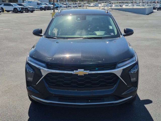 Used 2025 Chevrolet Trax LT FWD image 2