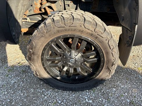Used 2019 Toyota Tundra 4x4 CrewMax image 21