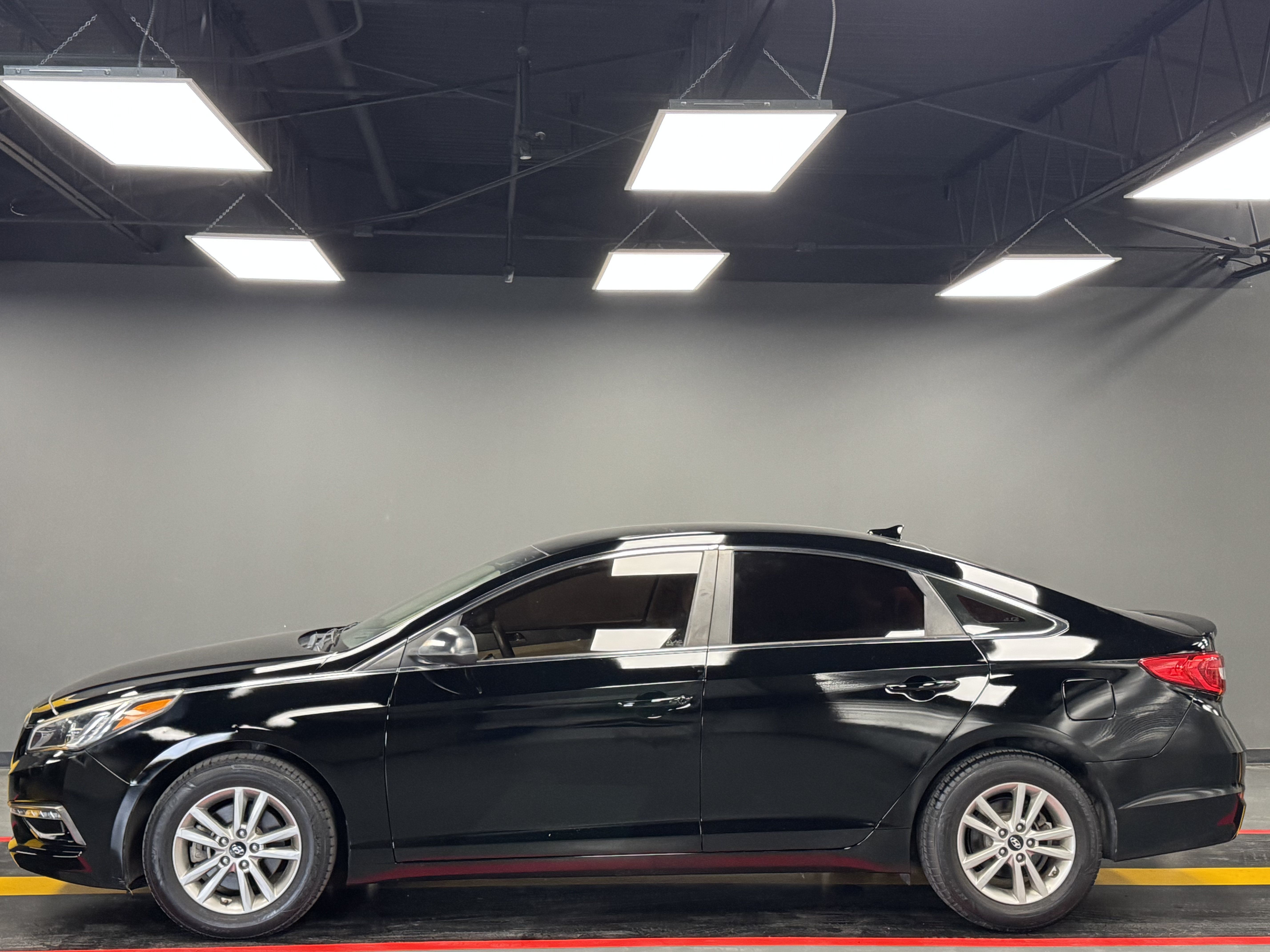 Used 2015 Hyundai Sonata SE w/ Option Group 09 FWD image 3