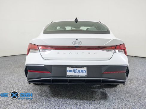 Used 2024 Hyundai Elantra SEL w/ Convenience Package FWD image 6