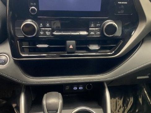 Used 2024 Toyota Highlander LE image 24
