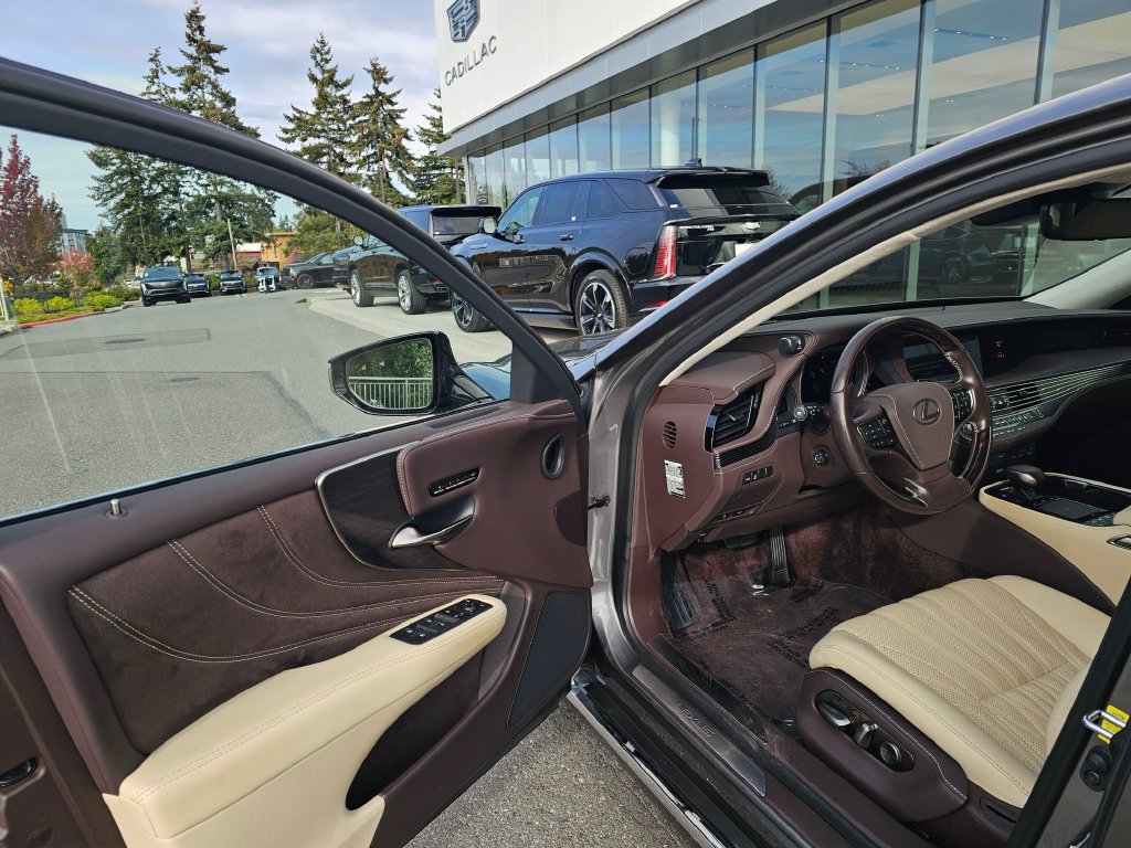 Used 2018 Lexus LS 500h AWD w/ Luxury Package image 23