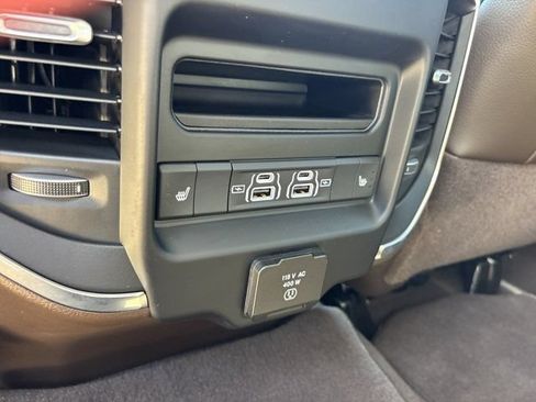 Used 2025 RAM 3500 Laramie AWD/4WD image 18
