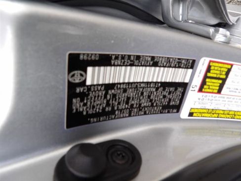 Used 2018 Toyota Camry LE image 24