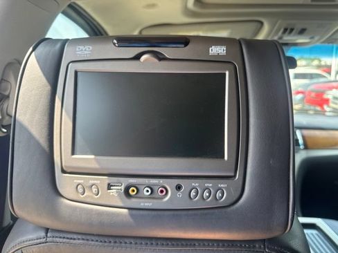 Used 2014 Cadillac Escalade Platinum AWD/4WD image 18