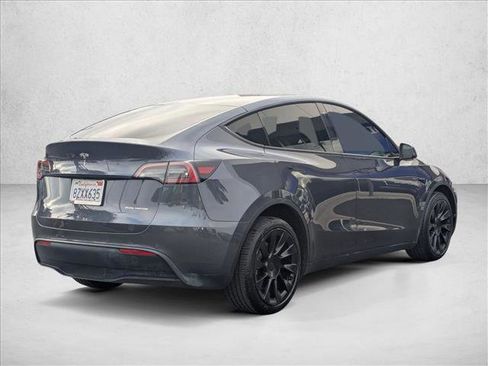 Used 2022 Tesla Model Y Long Range image 5