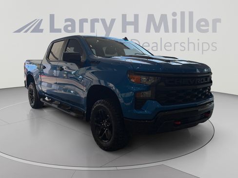 Used 2024 Chevrolet Silverado 1500 Custom Trail Boss w/ LPO, Dark Essentials Package AWD/4WD image 7
