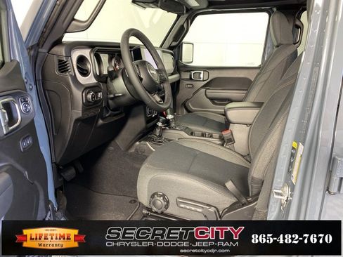 New 2025 Jeep Gladiator Sport image 11