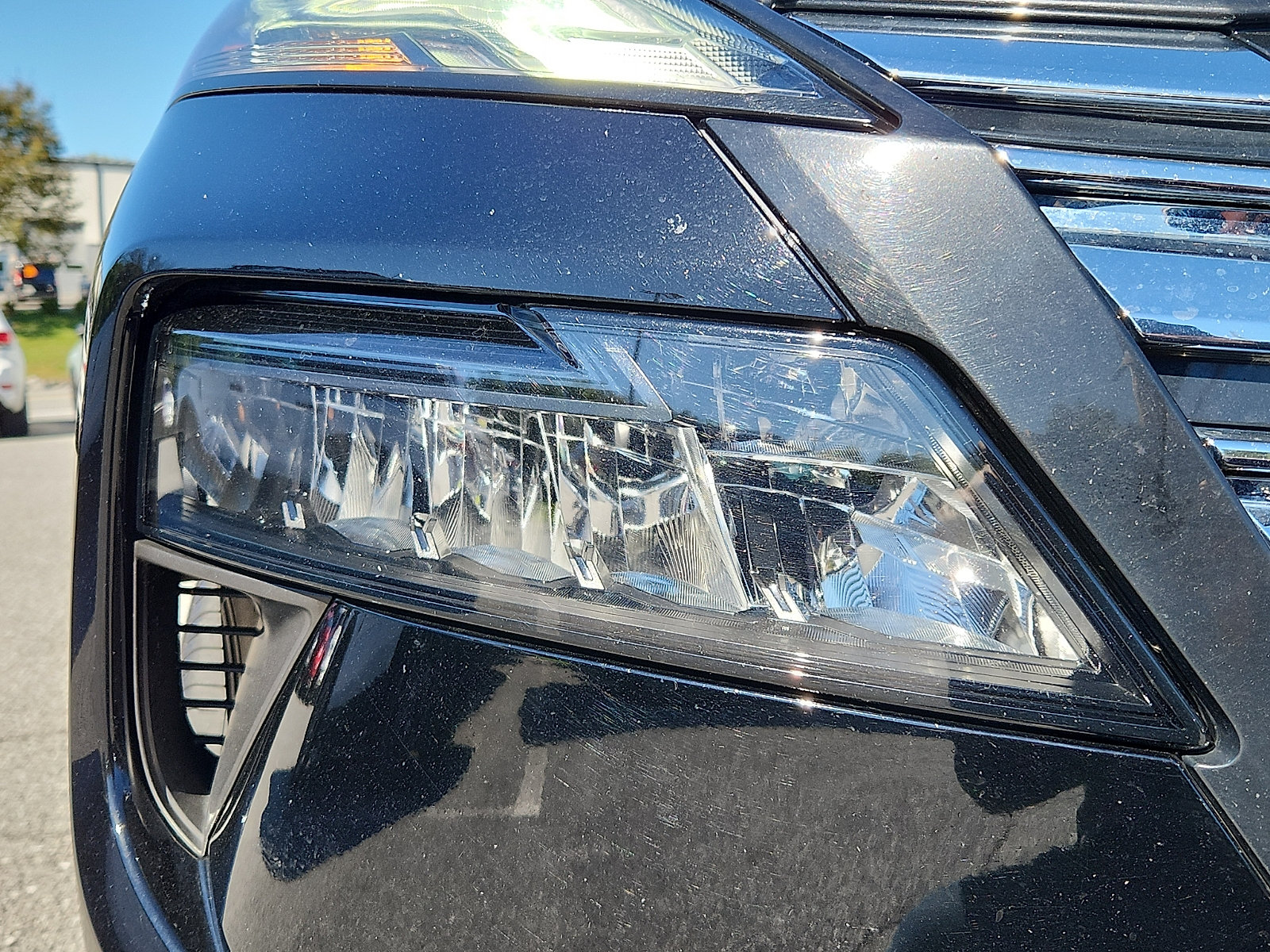 Used 2025 Nissan Rogue SV AWD/4WD image 9