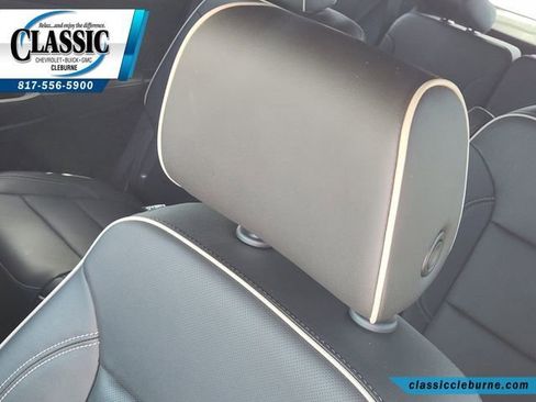 Used 2023 Chevrolet Traverse Premier image 15