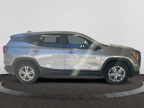 Used 2023 GMC Terrain SLE image 2