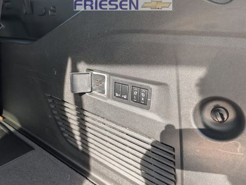 Used 2022 Chevrolet Suburban RST w/ Luxury Package image 10