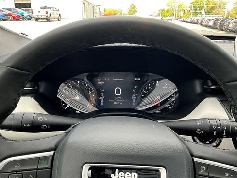 Used 2025 Jeep Compass Limited AWD/4WD image 17