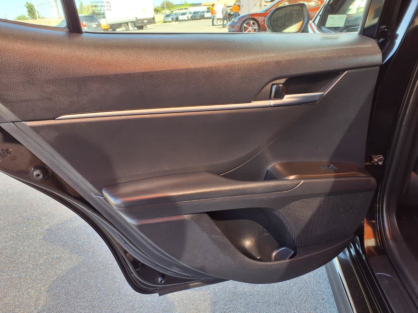 Used 2022 Toyota Camry SE w/ Carpet Mat Package (TMS) FWD image 10
