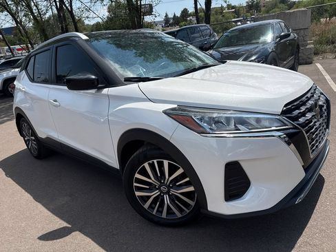 Used 2021 Nissan Kicks SV FWD image 1