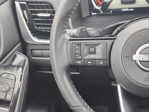 Used 2024 Nissan Rogue SL image 15
