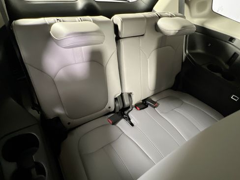 Used 2024 Honda Pilot Touring image 27
