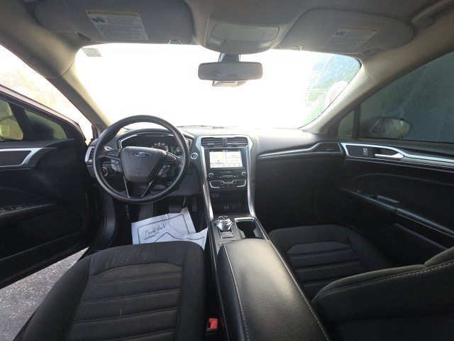 Used 2019 Ford Fusion SE FWD image 12