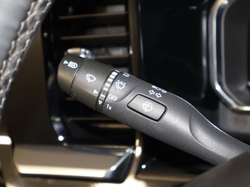 Used 2025 Chevrolet Silverado 1500 LT image 23