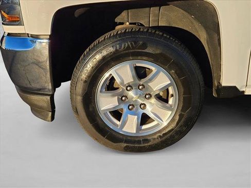 Used 2018 Chevrolet Silverado 1500 LT w/ LT Eassist Package image 22