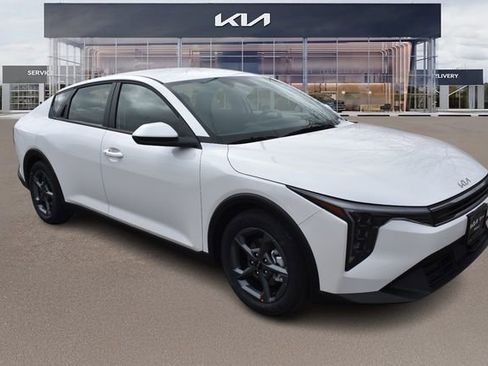 New 2026 Kia K4 LXS image 11