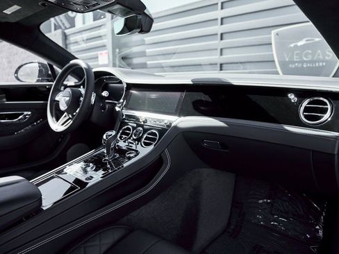 Used 2022 Bentley Continental GT image 35
