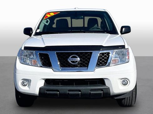 Used 2018 Nissan Frontier SV image 3