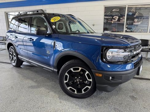 Used 2023 Ford Bronco Sport Outer Banks w/ Tech Package image 2