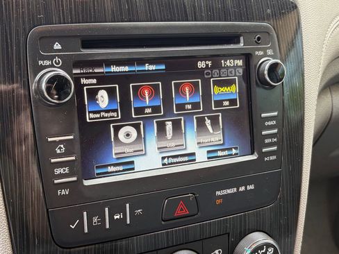 Used 2017 Chevrolet Traverse LT FWD image 33